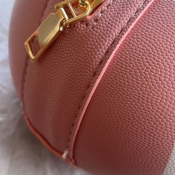 ATL HOUSE WIVES CHIC’ Basketball Shaped Chain Bag - Picture 14 of 16